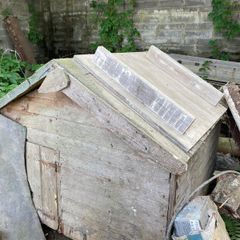 Very Strong Dog House picture does not do it justice but dry and Strong always kept in Garage.