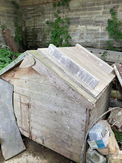 Very Strong Dog House picture does not do it justice but dry and Strong always kept in Garage.
