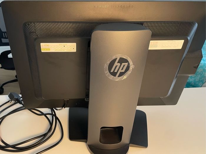 HP 24" Monitor (Mint Condition) - ALL Cables Included