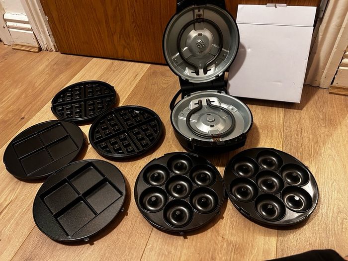 Waffle or snack maker