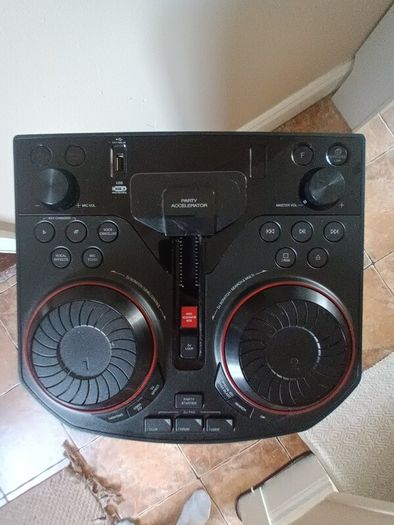 LG Xboom tower station