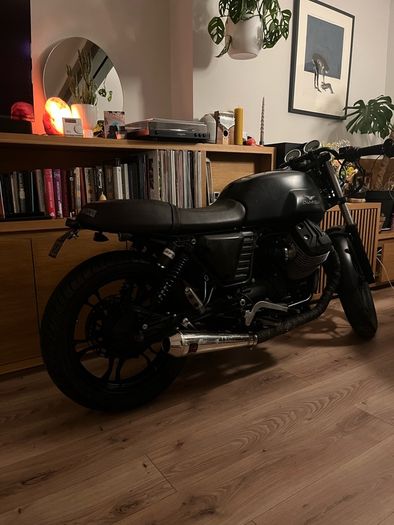 2012 Moto-guzzi V7 stone