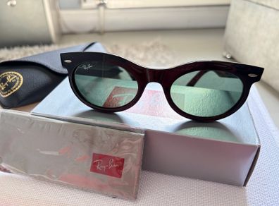Ray-Ban Wayfarer Oval RB2242