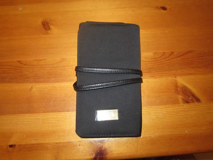 Hugo Boss make up brush holder