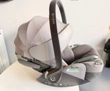 Cybex Cloud T i-Size Infant Car Seat with Isofix base
