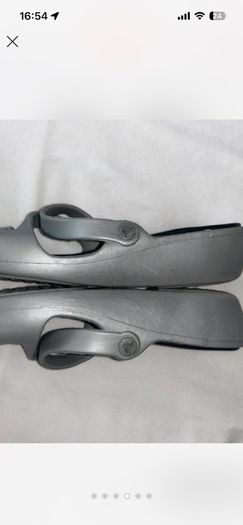 Size 3/4 croc sandal perfect condition