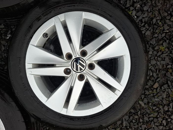 16" Genuine Vw Alloys with tyres