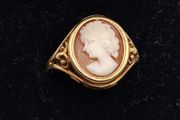 Vintage 9ct cameo ring