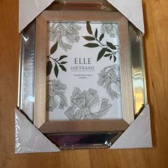 Brand New photo Frame for sale. 6X8"