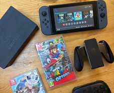 Nintendo Switch, pro controller and games