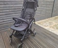 zummi aura lightweight compact pram