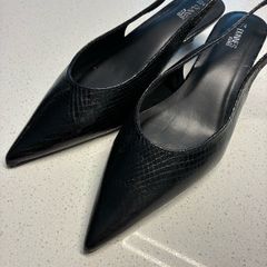 Kitten heel shoes
