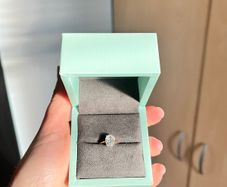 9ct golden ring with zirconia size L