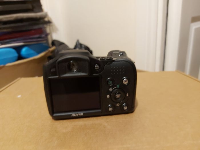 Fujifilm FinePix S5800 Digital Camera, Takes 4 AA Batteries, not powering on, for parts or repair