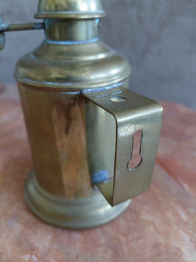 vintage petit French pigeon oil lamp