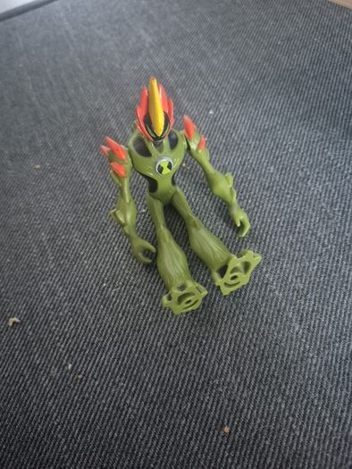 Ben 10 biode DNA alien four inches