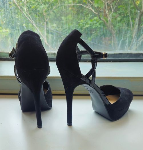 New Look - Black Round-Toe Platform Stilettos - Size 6 [UK]