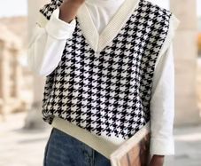 V-neck knitted sweater vest, size S