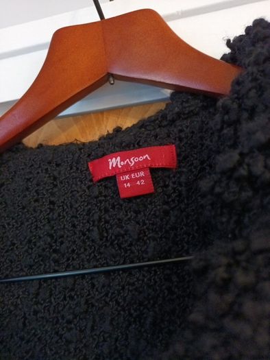 Monsoon Black  Long Boucle Kinit Coatigan.    S. 14.
