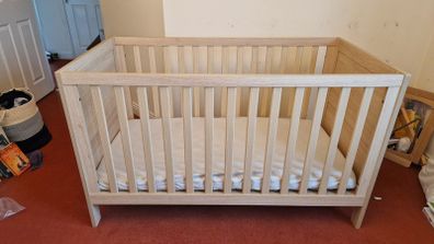 Cot bed