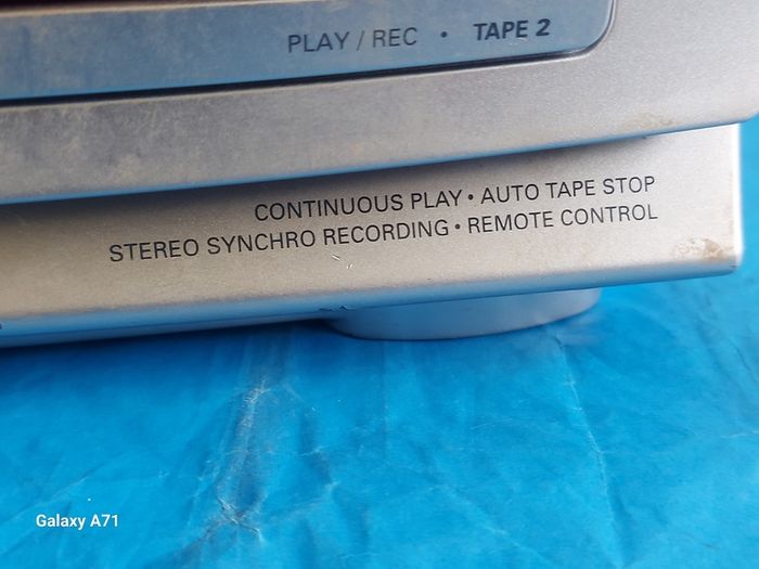 Philips Hi-Fi System, Model FW 396C-22, 3 CD Changer, Dual Tape Deck, Tuner and Aux, in very good condition