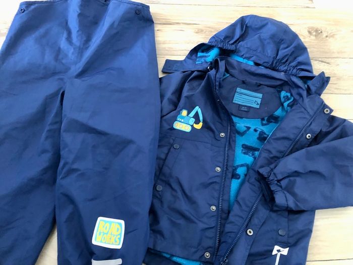 Weather/water proof trousers and jacket size 110/116 cm