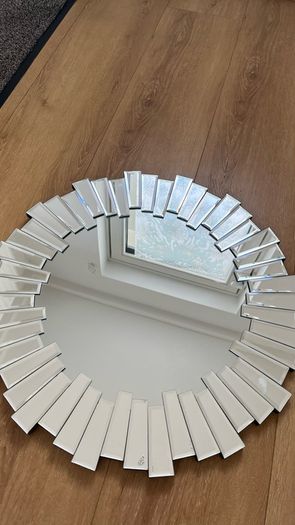 Round mirror