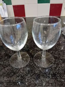 2 small wine glasses