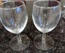 2 small wine glasses
