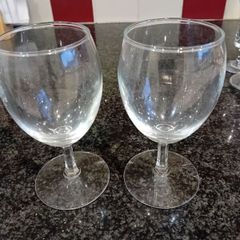 2 small wine glasses