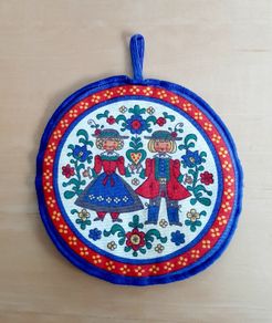 Scandinavian pot holder