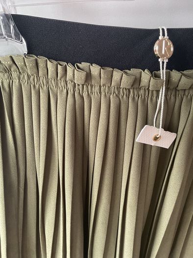 skirt Bnwt relish khaki fine pleat elastic waistband skirt size small