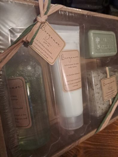 Le Jardin Naturel Bergamot Bath Body Gift Set