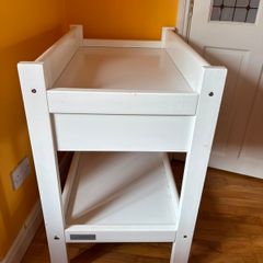 baby changing table