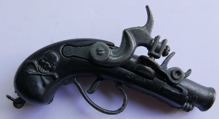 Vintage Bluebeards Flintlock small Cap Gun (in working order)