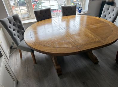 Dining Table Expanable plus 6 chairs