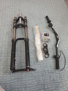 available  used very good condition   with extra parts  RockShox Domain Dual Crown