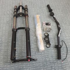 available  used very good condition   with extra parts  RockShox Domain Dual Crown