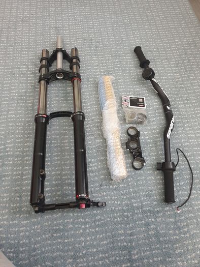 available  used very good condition   with extra parts  RockShox Domain Dual Crown