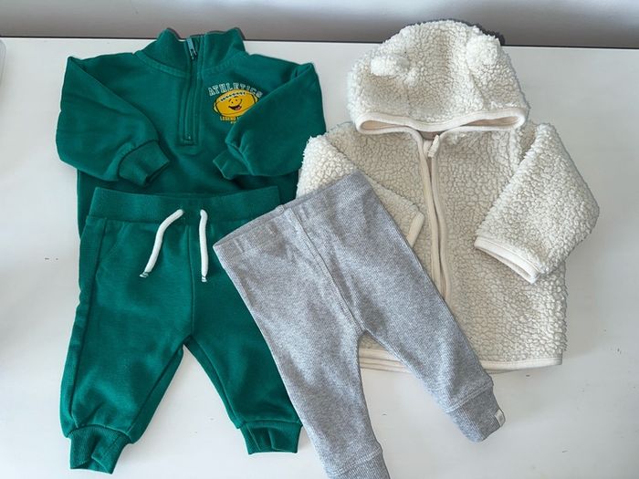 Baby 22 piece clothing bundle for 0-3 months