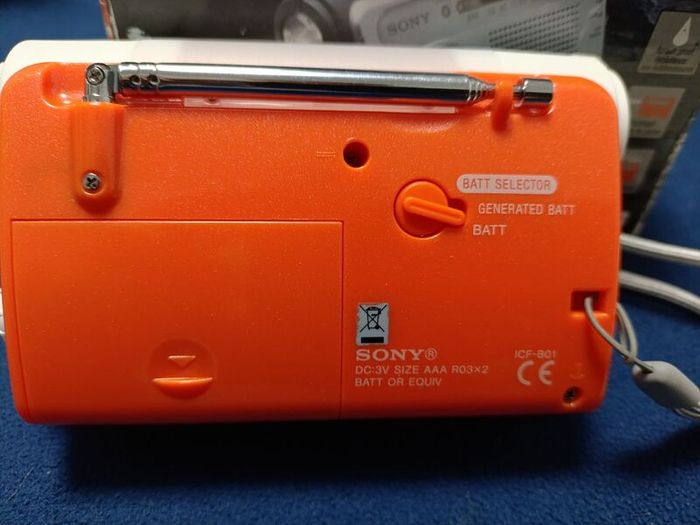 Sony ICF-B01 FM/AM Self Powered Emergency Radio Power Generator Flashlight LED
