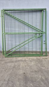Metal gate