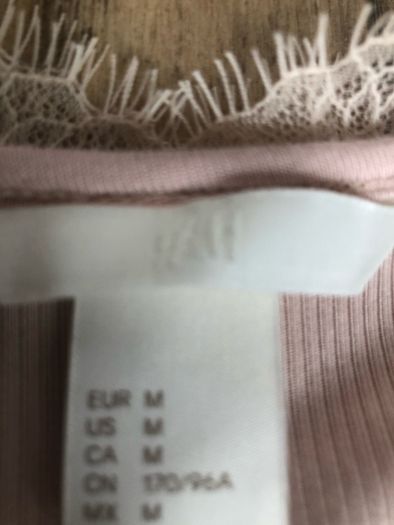 pink top
