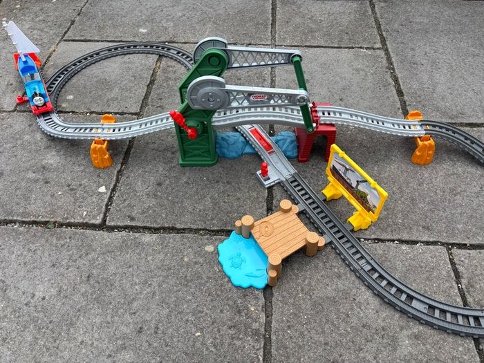 thomas and friends train set.