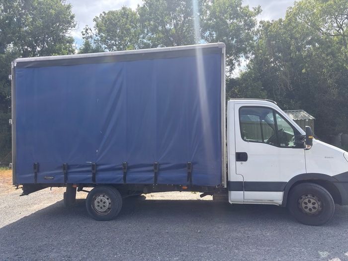 IVECO Side Curtain Box Truck
