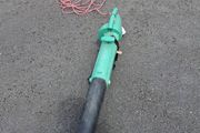 Leaf blower/vacuum