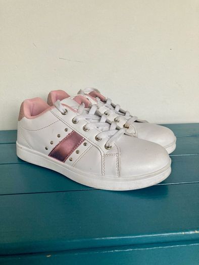 Lace up shoes