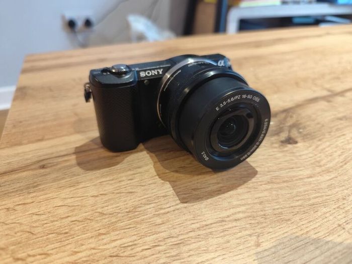 Sony a5000 Mirrorless Camera - Excellent Condition - Very Low Shutter Count!