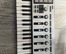 Korg MicrKontrol mini midi keyboard