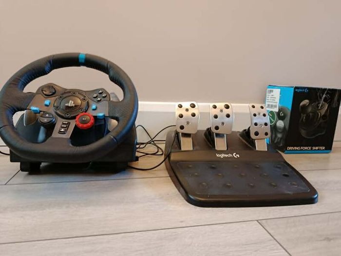 Logitech G29 Racing Wheel/Pedals + Driving Force Shifter